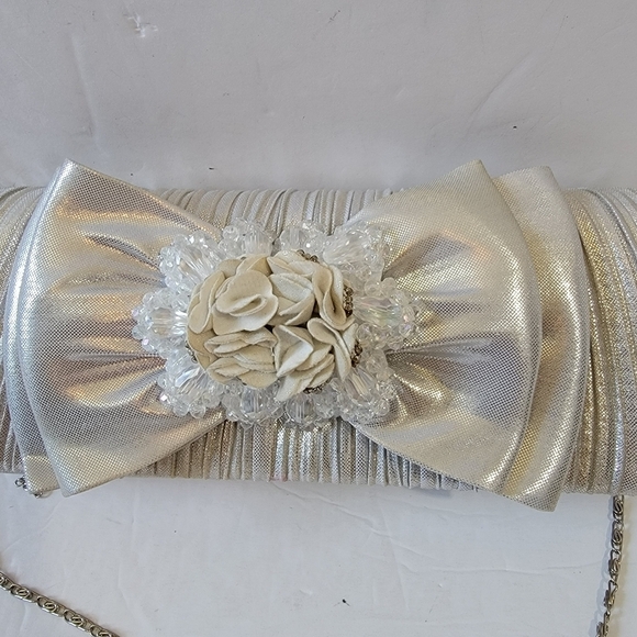 VTG WHITTAL & SHON Evening Clutch Purse Silver Metallic Beaded Bow Chain Strap - Picture 2 of 11